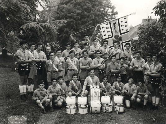 Bagad St Patrick-1ère Quimper-1972.