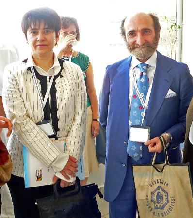 Leyla Zana et Orhan Dogan (décédé en 2007)  anciens députés du D.E.P à la Conférence Internationale de Diyarbakir 