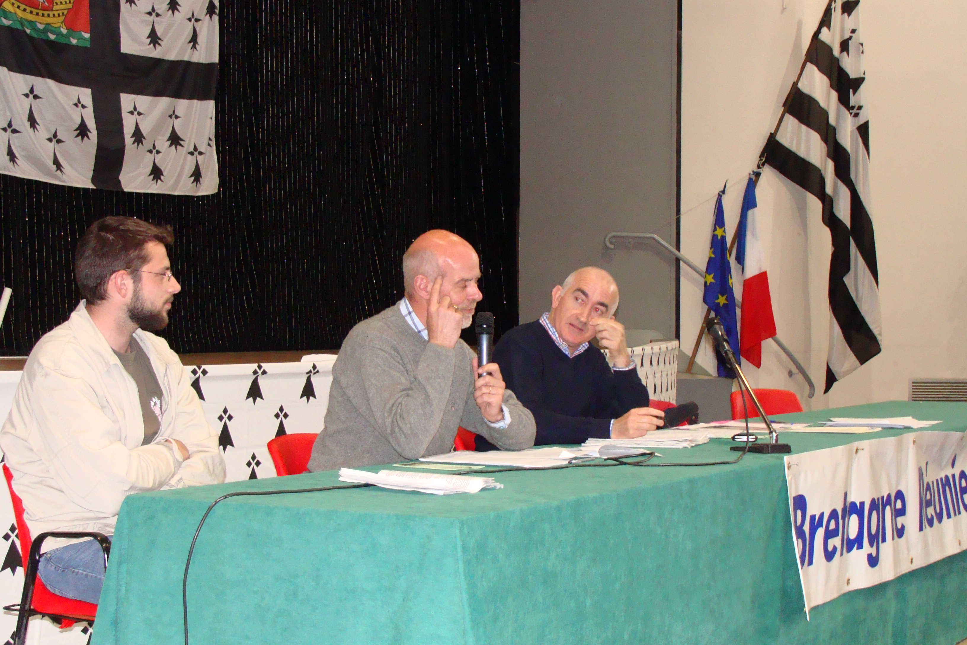 De gauche à droite : Jonathan Guillaume ; Jean-Pierre Levesque ; Jacques Chotard lors de la Convention de Bretagne Réunie à La Baule le 18 mai dernier.