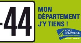 L'autocollant <i><b>“44 mon département j'y tiens !”</b></i> édité par le Conseil général de Loire- Atlantique.