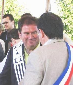 Christian Troadec maire de Carhaix et Richard Ferrand conseiller général du canton de Carhaix lors d'une manifestation début juin 2008. Au fond Kristian Guyonvarc'h.