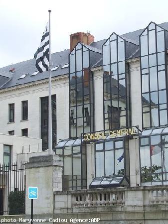 L'Hôtel du département. La partie moderne en bord de l'Erdre.