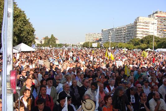 La foule en face du podium.