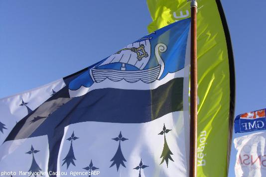 Le drapeau de Saint-Nazaire / Sant-Nazer à la festimanif Bzh+ de Nantes le 20 septembre dernier. Première sortie officielle.