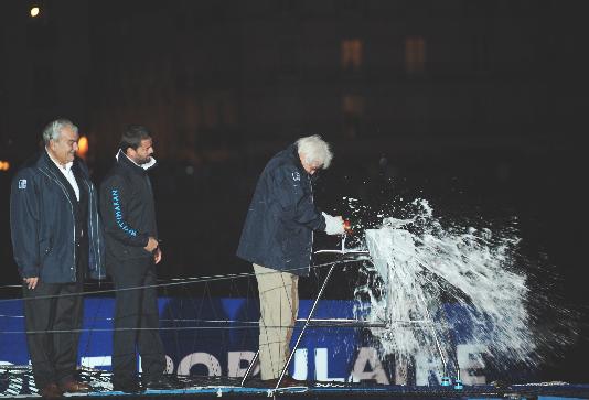 Le producteur-réalisateur Jacques Perrin. Derrière lui le skipper basque Pascal Bidégorry et Philippe Dupont. Photo M. Mochet / BFBP.