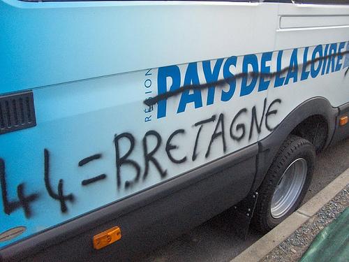 An example of the graffiti seen on public transport around Naoned/Nantes Breizh/Brittany.