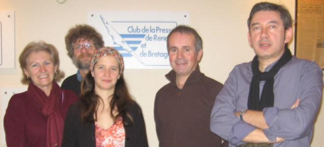 De gauche à droite : Marie-Christine Biet - Guy Bricheteau - trésorier - Audrey Guiller (présidente)- Bertrand Gobin - Raymond Paulet (vice-président). Manquent sur la photo Alain Le Bloas et Carole André (secrétaire générale).