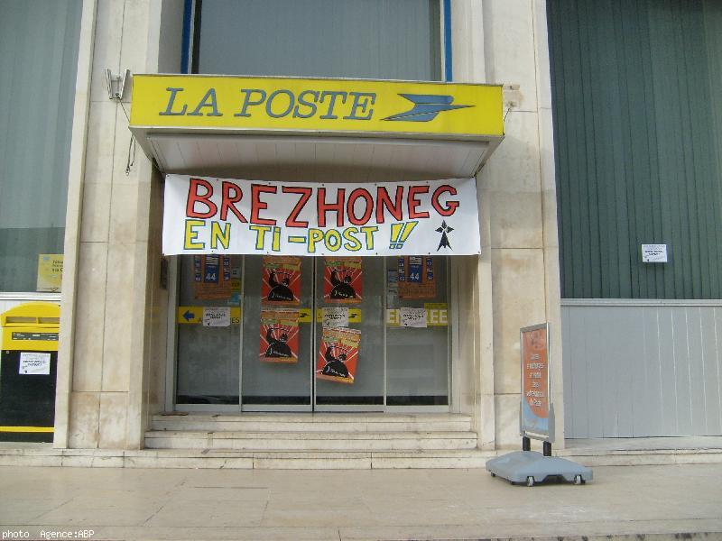 À La Poste pour la langue bretonne.