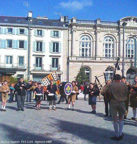 Le bagad Saint Patrick à Kemper après la messe du dimanche 8 mars 2009 (photo Gwenaëlle Pelliet).