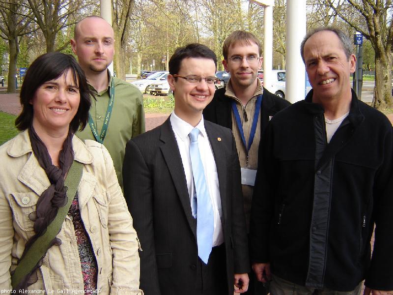 Des membres du Parti Breton avec Ioan Bellin  candidat du Plaid Cymru pour les élections européennes 2009.