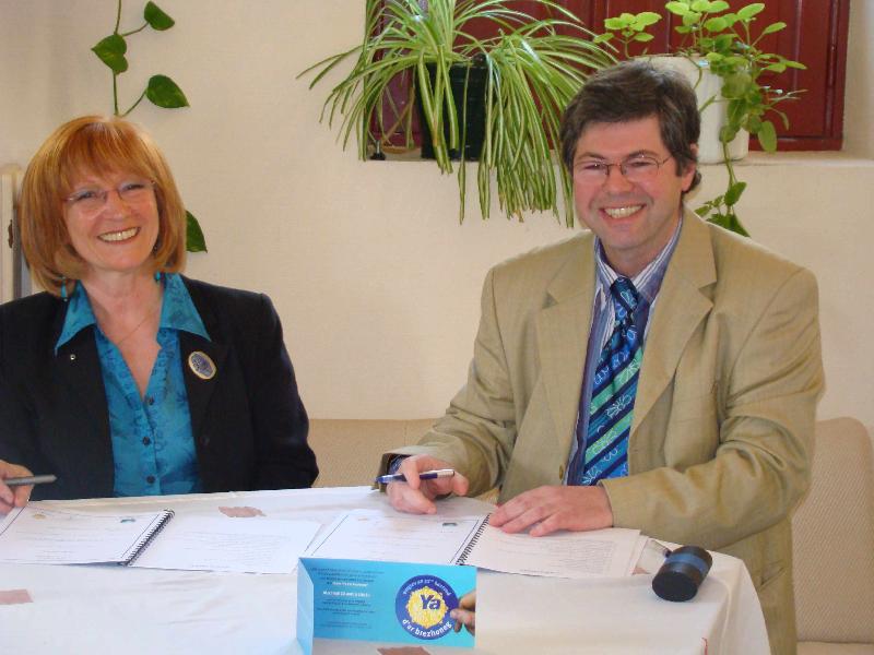 Lena Louarn  présidente de l'Office de la Langue Bretonne  et Émile Granville  porte-parole du Parti Breton.