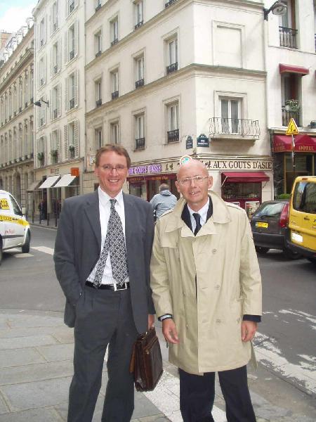 Gérard Guillemot et Roland Guillou  secrétaire de la Fédération Ile de France  à la sortie du ministère.