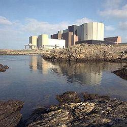 Wylfa nuclear power station (above) on Ynys Mon/Anglesey  Cymru (Wales) (photo: wikipedia)