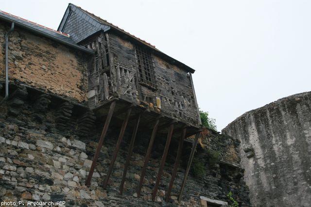 Vitré : 1000 ans d'histoire et une forteresse aux portes du duché de Bretagne qu'aucune armée ne put prendre.