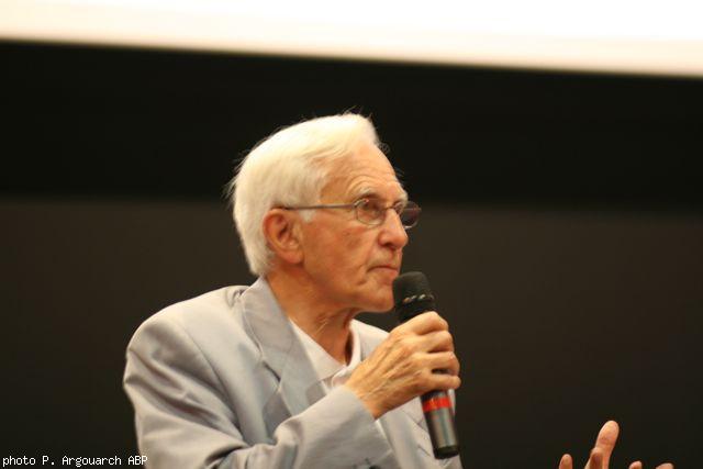 Jean Cévaër ancien président du CUAB ; ancien secrétaire général de l'OBE ; ancien membre du comité directeur du CELIB ; vice-président de l'Association culturelle bretonne Sud Bretagne.