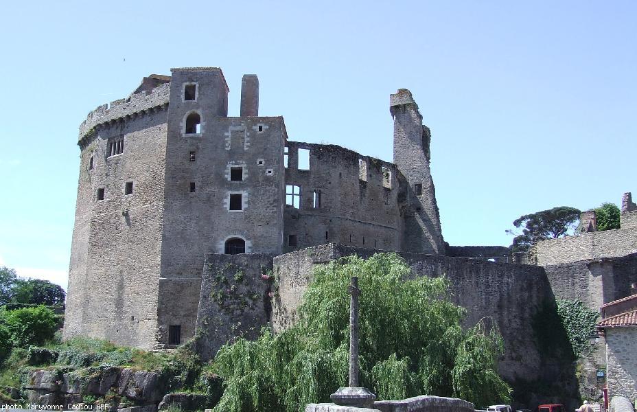 The now ruined Medieval castle of Clisson.