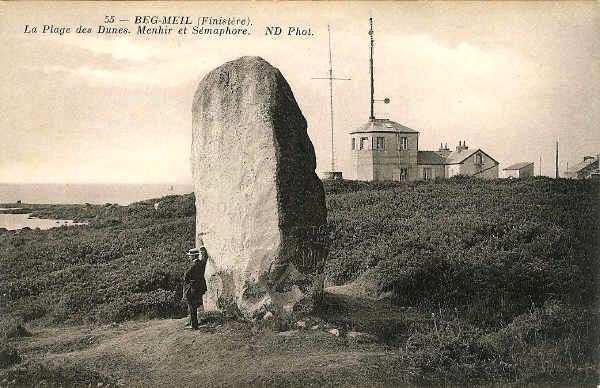 Le Grand Menhir avant la dernière guerre. Collection particulière.