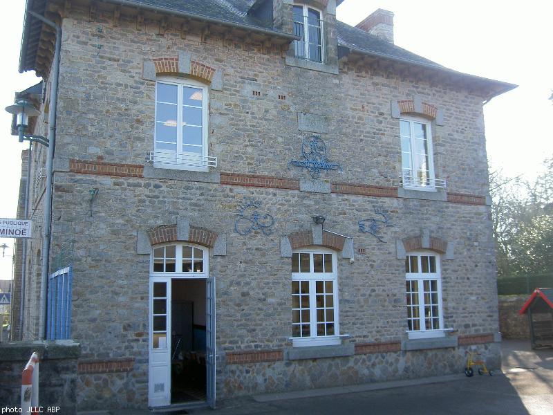 Ancienne école Nominöe 2004.