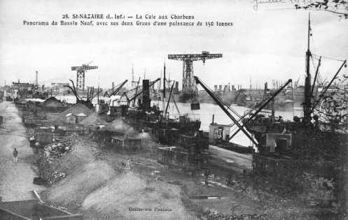 St-Nazaire (L. Inf.) – La Cale aux Charbons. Panorama du Bassin Neuf avec ses deux Grues d'une puissance de 150 tonnes. [Annotation manuscrite : juillet 1916]. Collection CREDIB.