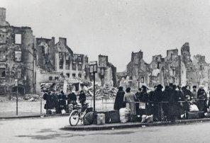 Le départ de réfugiés de Lorient en 1943. Document Archives départementales du Morbihan.