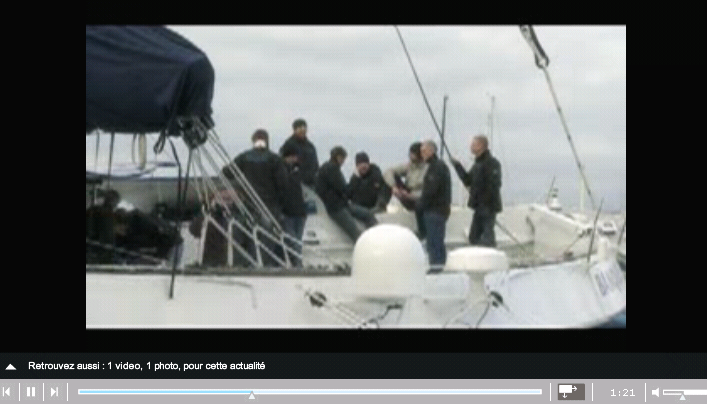 L'équipage à bord au port de Brest. Extrait de la video Team Banque populaire.