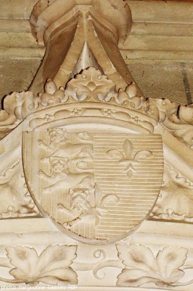 Les Armes des Goulaine. Médaillon sculpté au dessus du gisant des Goulaine dans l'église de Haute-Goulaine.