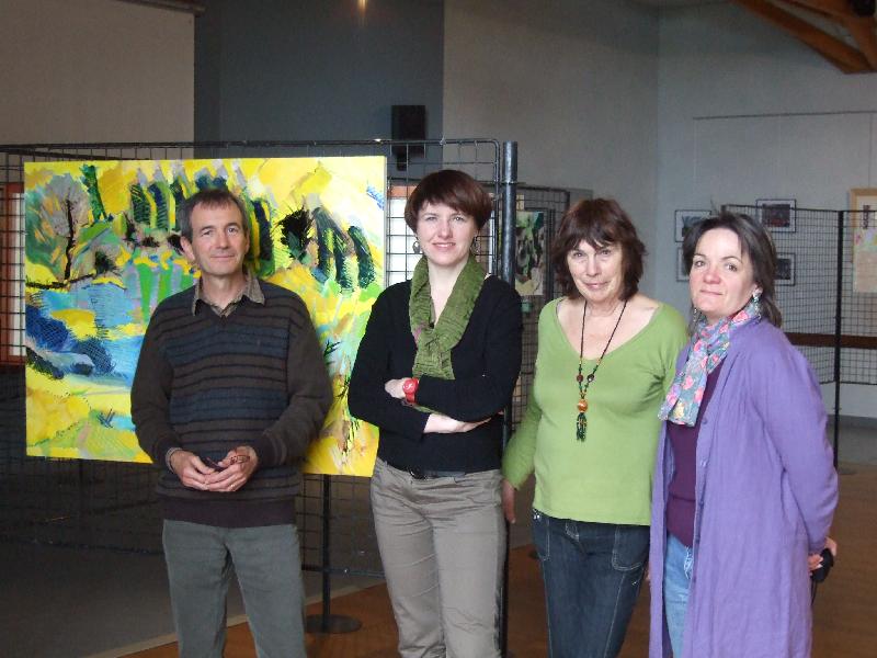 Les artistes et installateurs de l'exposition. De g. à dr. : Pierre Hurteaux ; Nolwenn Le Guillou ; Joanna MacKenzie-Farmer et Nikol Ryan. Photo Maison du Patrimoine de Locarn.