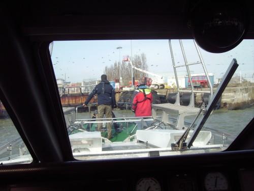 Tournage à bord du bateau-pilote. (Photo CREDIB).