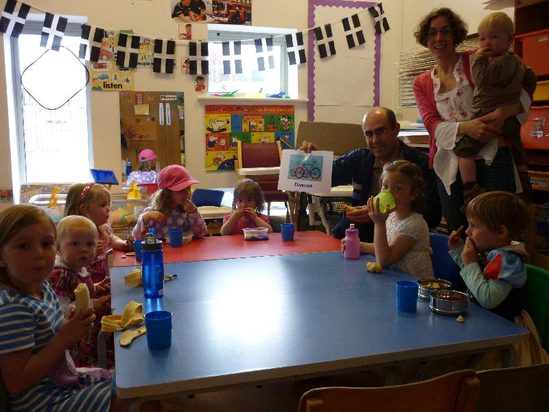 President of « Unis dans la Diversité Linguistique » Emmanuel LE MERLUS above with children and teacher