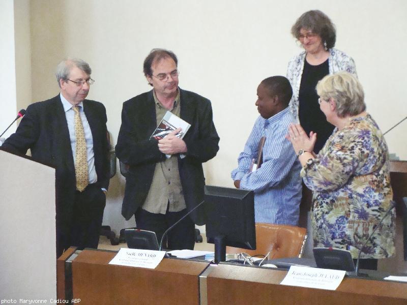 Jean-Yves Paumier chancellier de l'Académie ; Yvon Le Men ; Bonel Auguste ; Catherine Touchefeu et Noëlle Ménard.