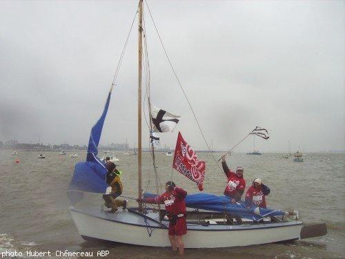 Le 11 mai La Rieuse - plate du Golfe du Morbihan - a fait la jonction entre le Pays de Retz et Sant-Nazer. Elle a débarqué une partie de l'équipe de la Redadeg.