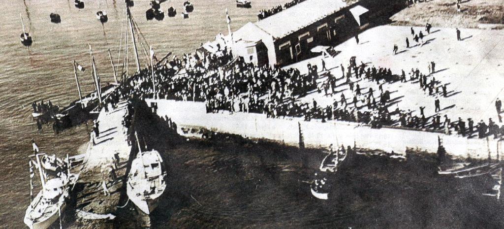 Photo du soi-disant embarquement des Sénans pour l'Angleterre 
(source Musée de l'Ordre de la libération).