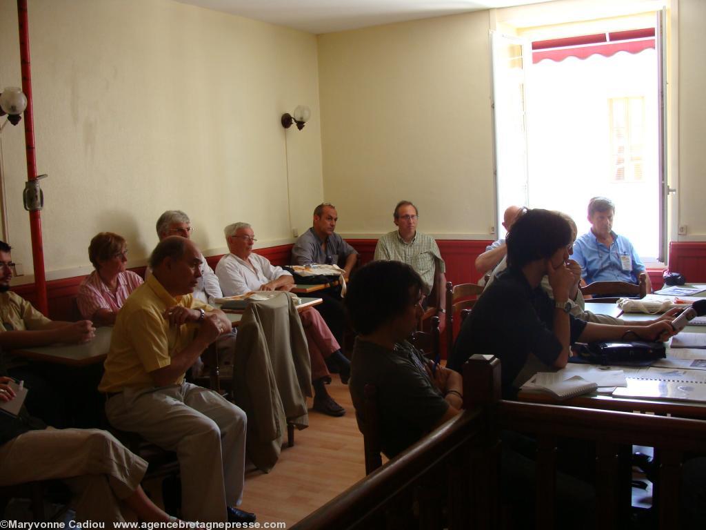 Une vingtaine de membres de <I>Bretagne Réunie</i> et d’autres associations bretonnes étaient présents à la conférence de presse et ont pu assister aux tables rondes de la journée du Forum 2010 des Droits de l’Homme à Nantes.