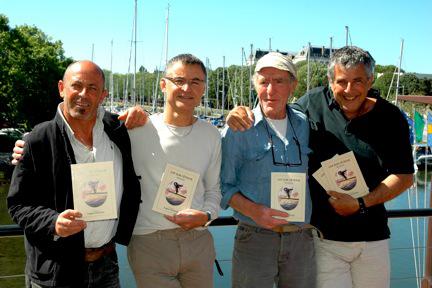 Eugène Riguidel et ses amis présentant leur livre 