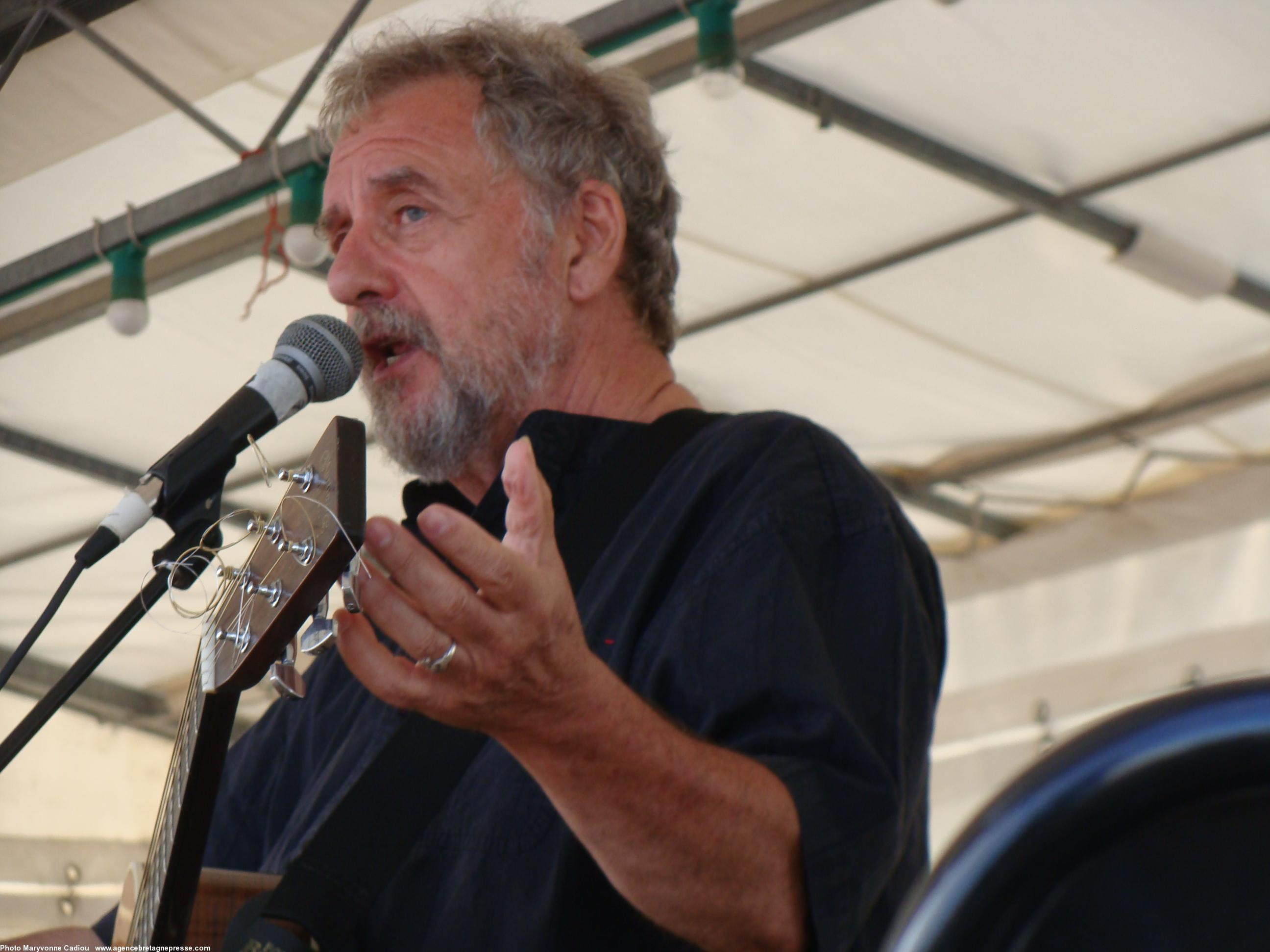 Gilles Servat en concert en Brière le 1er août 2010.