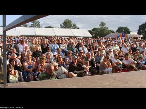 Gilles Servat en concert en Brière le 1er août 2010. Une partie du public.