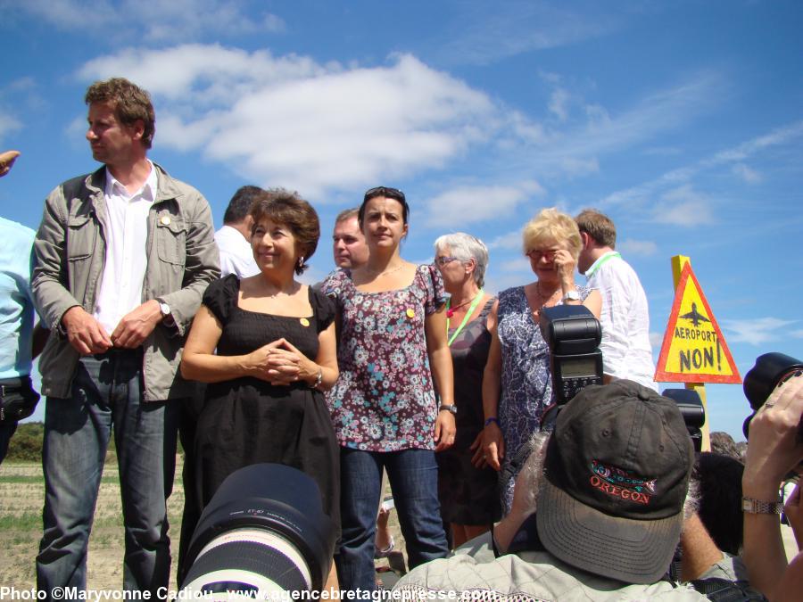 Sur le tracteur-podium Yannick Jadot ; Corinne Lepage ; François de Rugy est derrière ; Cécile Duflot ; Éva Joly.