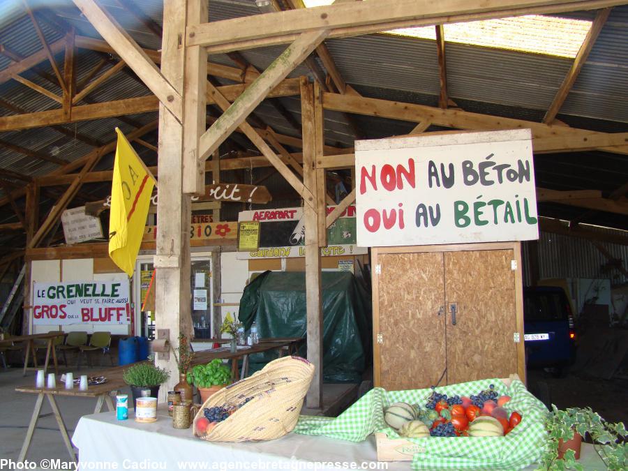 La Vache Rit QG de la résistance à l'aéroport.