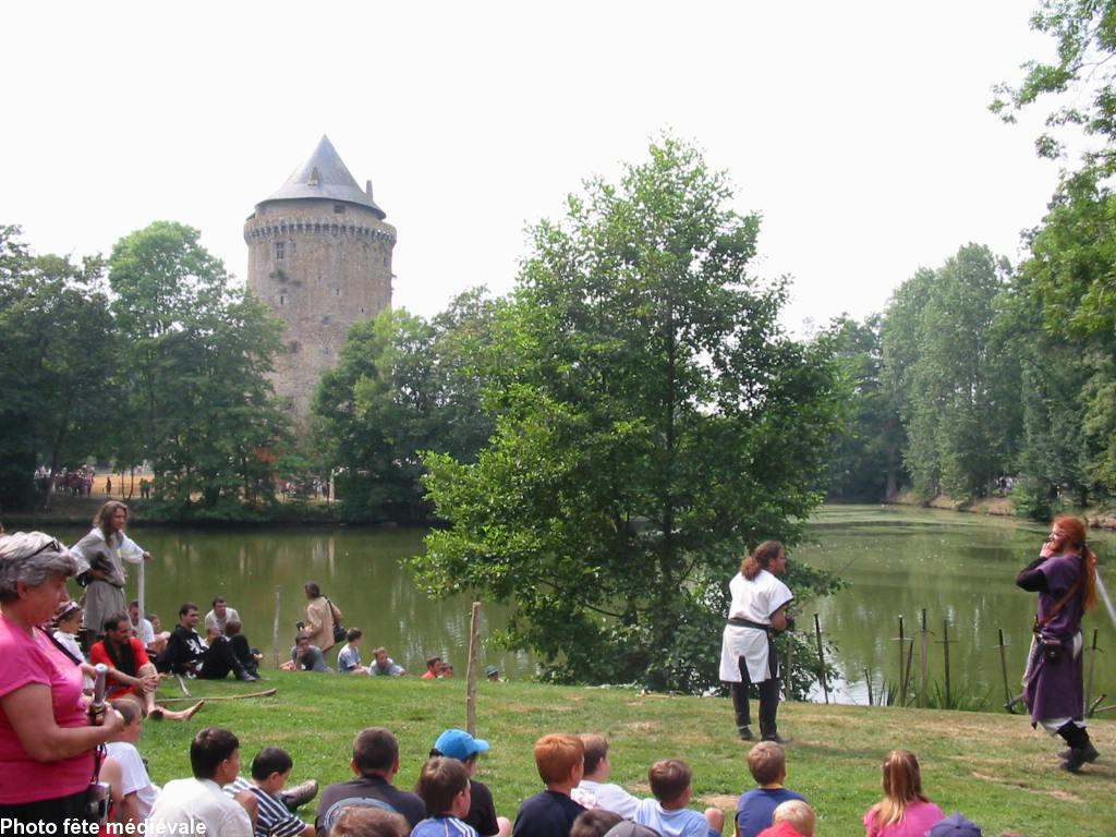 Le site de la Tour Duguesclin s'apprête à revivre à l'heure médiévale durant tout le week-end.