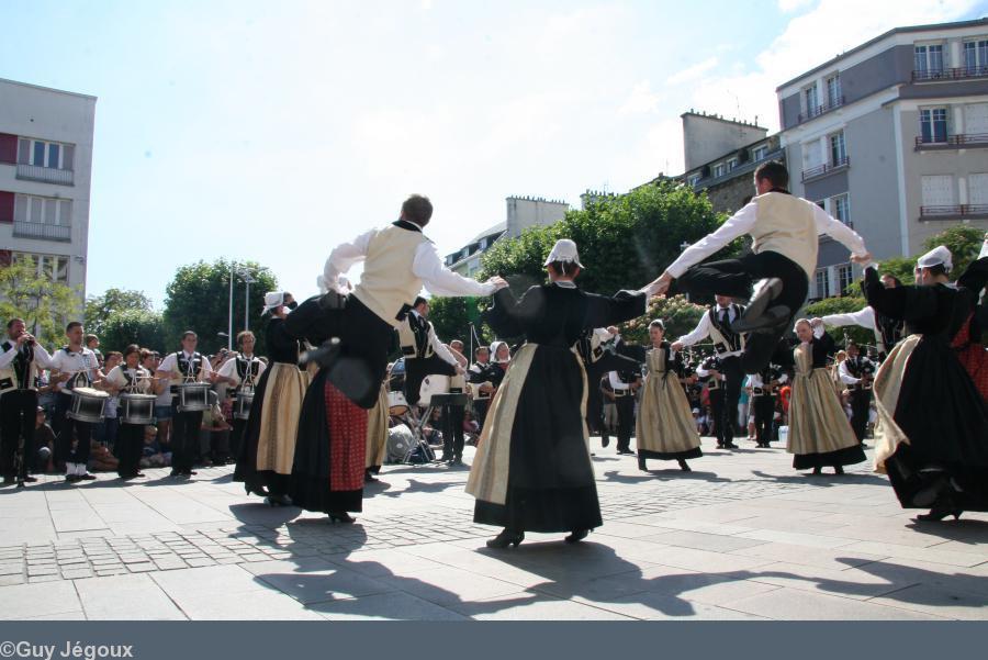 Gavotte pourlet par le cercle Kerlenn-Pondi.