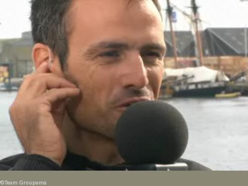 Franck Cammas. Interview video (voir le site) à Saint-Malo avant le départ.