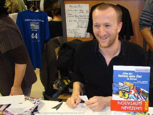 Mikael Bodlore-Penlaez au Festival du Livre en Bretagne de Carhaix 2010.