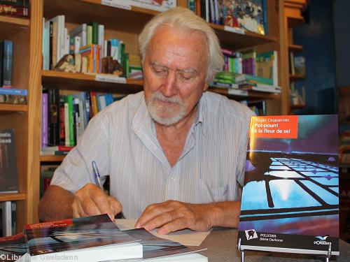 Roger Coupannec à la librairie Gweladenn pour Pot-pourri à la fleur de sel.