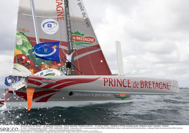 Lionel Lemonchois  vainqueur en Multi 50 de la 9e Route du Rhum-La Banque Postale.