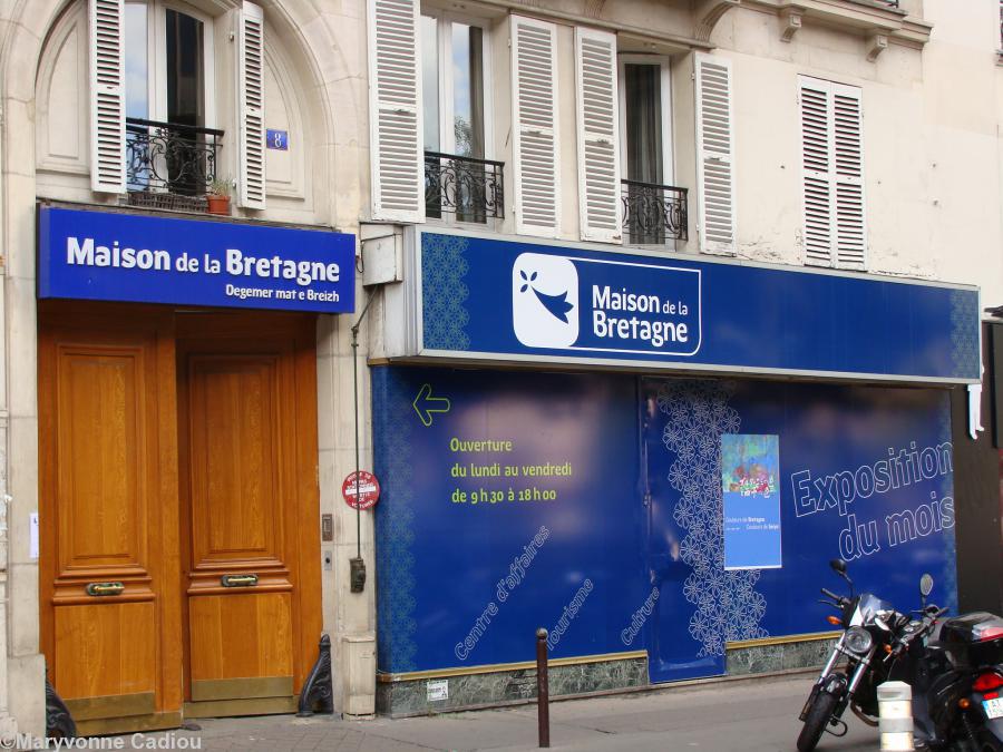 La Maison de la Bretagne 8 rue de l'Arrivée 
s'est agrandie du local sur la rue.