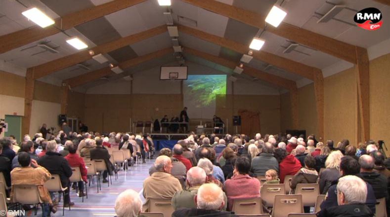 La réunion salle multifonction de Plouray.