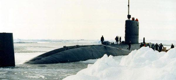 Une rare photo du Turbulent faite par un de ses officiers mariniers 
lors d'une escale sur une banquise.