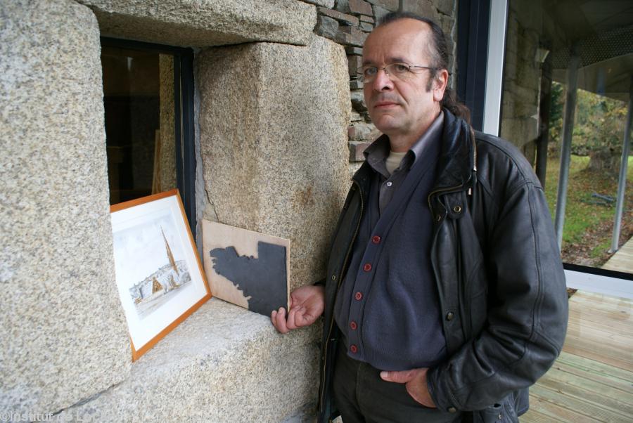 Joël Gendreau expose à l'Institut de Locarn des aquarelles réalisées à partir de pigments d'ardoises du Centre Ouest Bretagne.