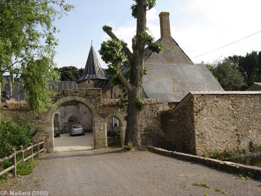 Le porche du manoir de la Hélardière.