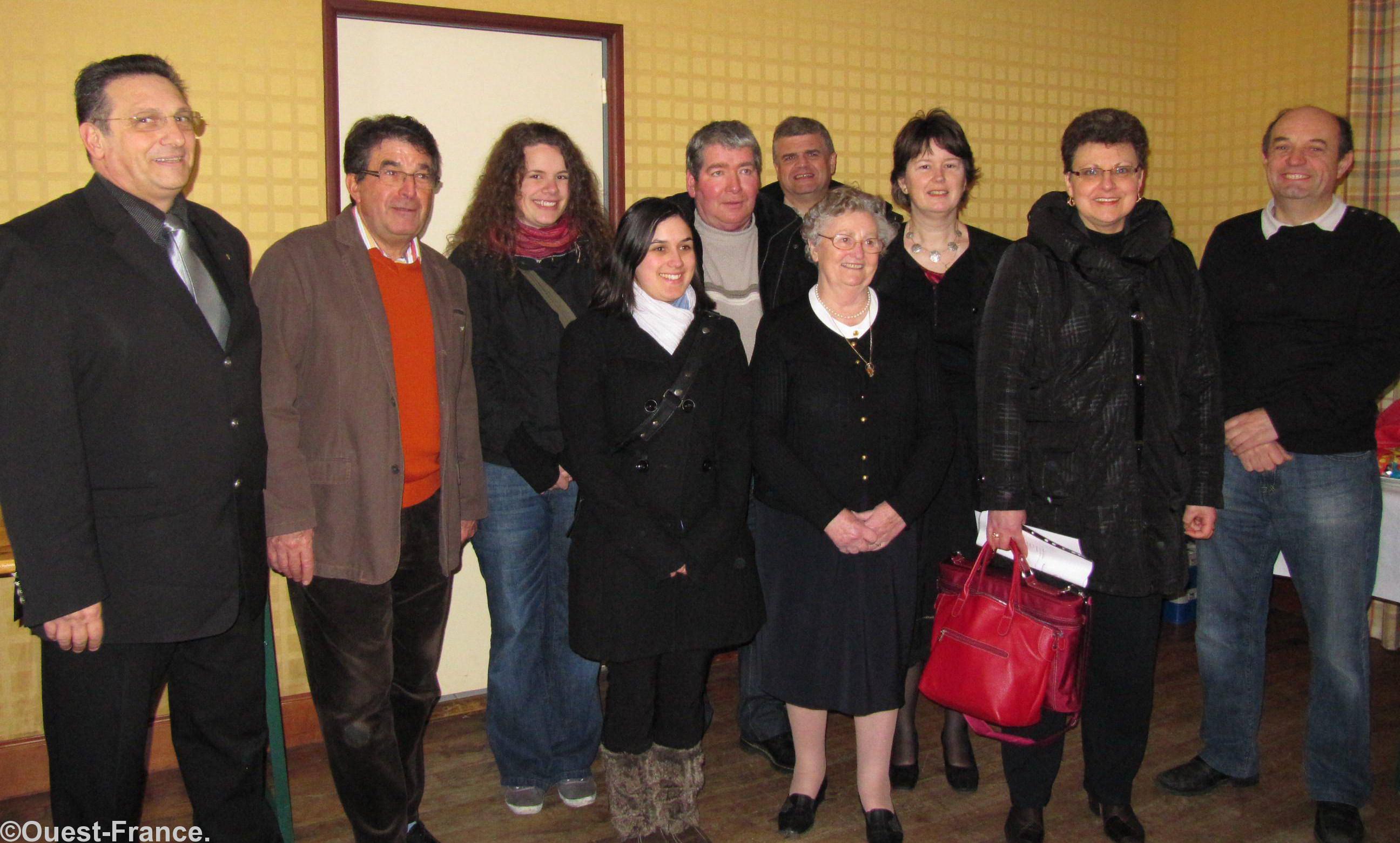 Jean-Pierre Del Moral  Pierre Joubin et les membres du bureau du Comité Bretagne-Galice réuni samedi 26 février à Dinan..